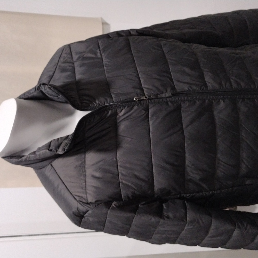 Amazon Essentials gray puffer jacket. NWOT. Medium